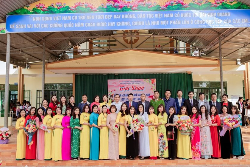TRƯỜNG THCS XÃ THANH YÊN TỌA ĐÀM KỶ NIỆM 42 NĂM NGÀY NHÀ GIÁO VIỆT NAM (20/11/1982-20/11/2024)