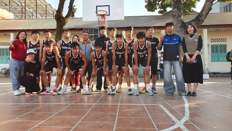 Tấm gương Thầy giáo nhiệt huyết với phong trào Thể dục thể thao của nhà trường.