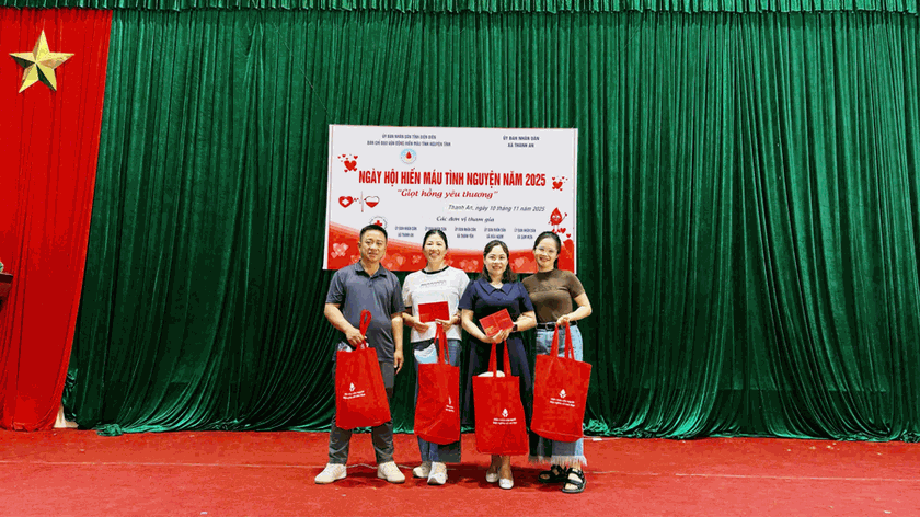 PHONG TRÀO HIẾN MÁU TÌNH NGUYỆN - NGHĨA CỬ CAO ĐẸP LAN TOẢ TỪ TRƯỜNG THCS THANH YÊN